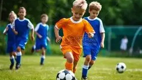 “CBA常规赛国际球员荣耀之星：洛夫顿荣膺上海外援最佳称号。”